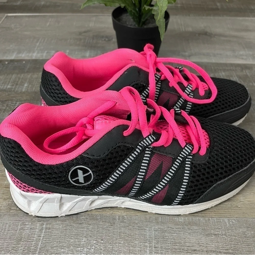 Xersion Runamatic Mesh Black and Pink Youth Running Shoe SizeYouth 5 Women Sz 7